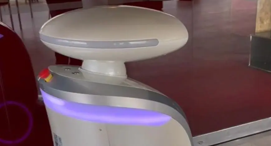 Nahaufnahme des Reinigungsroboters LeoMop